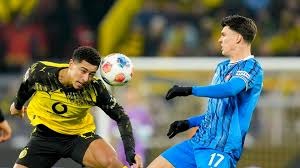 聚精會神，他在看他的可愛的兒子的籃球賽 這是我喜歡的大可愛 他引領那個時代 使得我偶然走進馬刺的世界